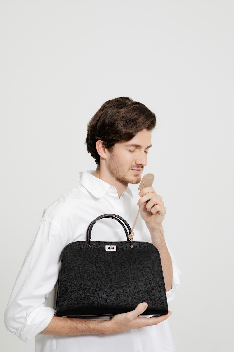 LEATHER HANDBAG OPERA PM BLACK