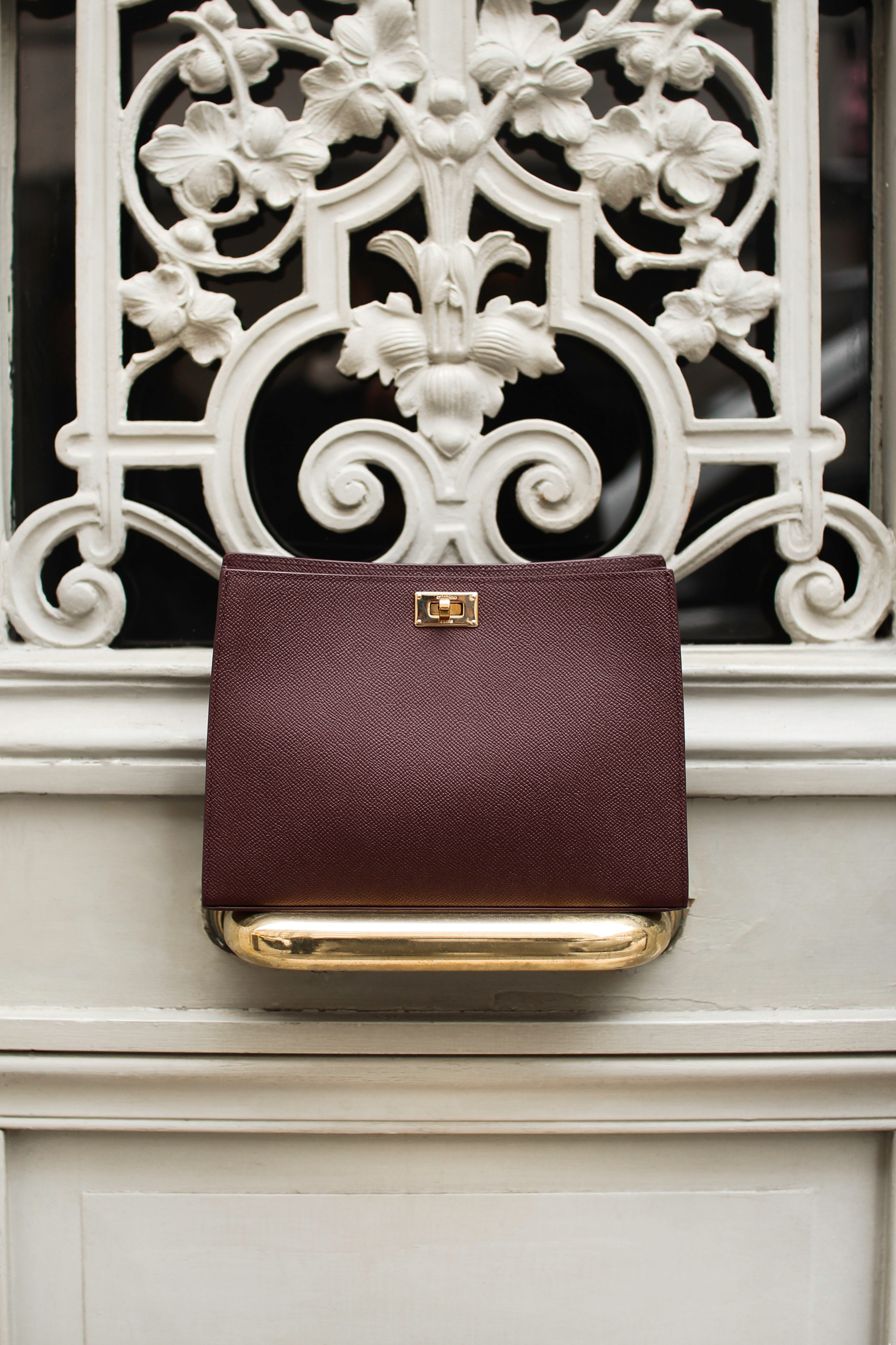POCHETTE MONTAIGNE AUS LEDER PRUNE