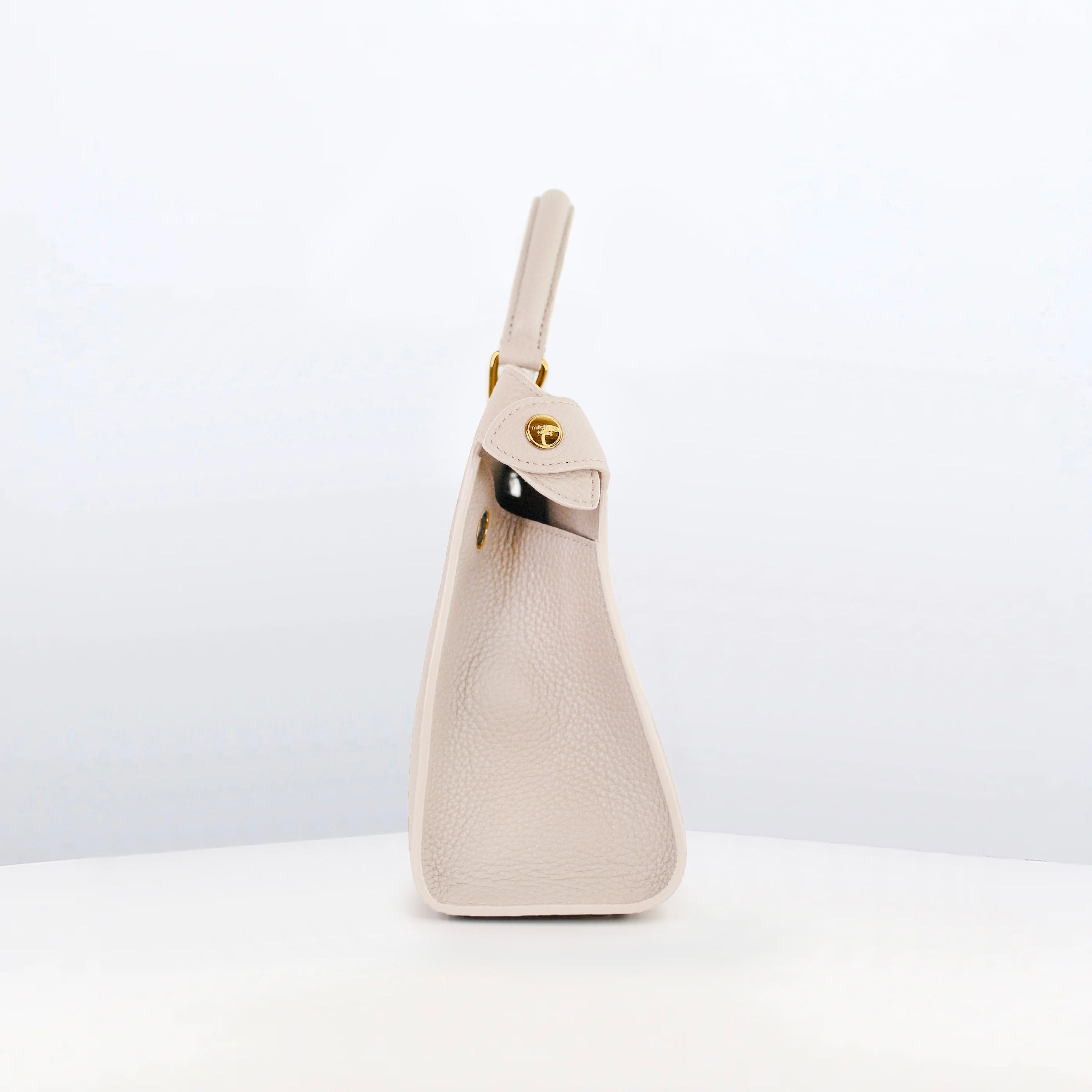 ルテス 27 アイボリー ゴールド金具