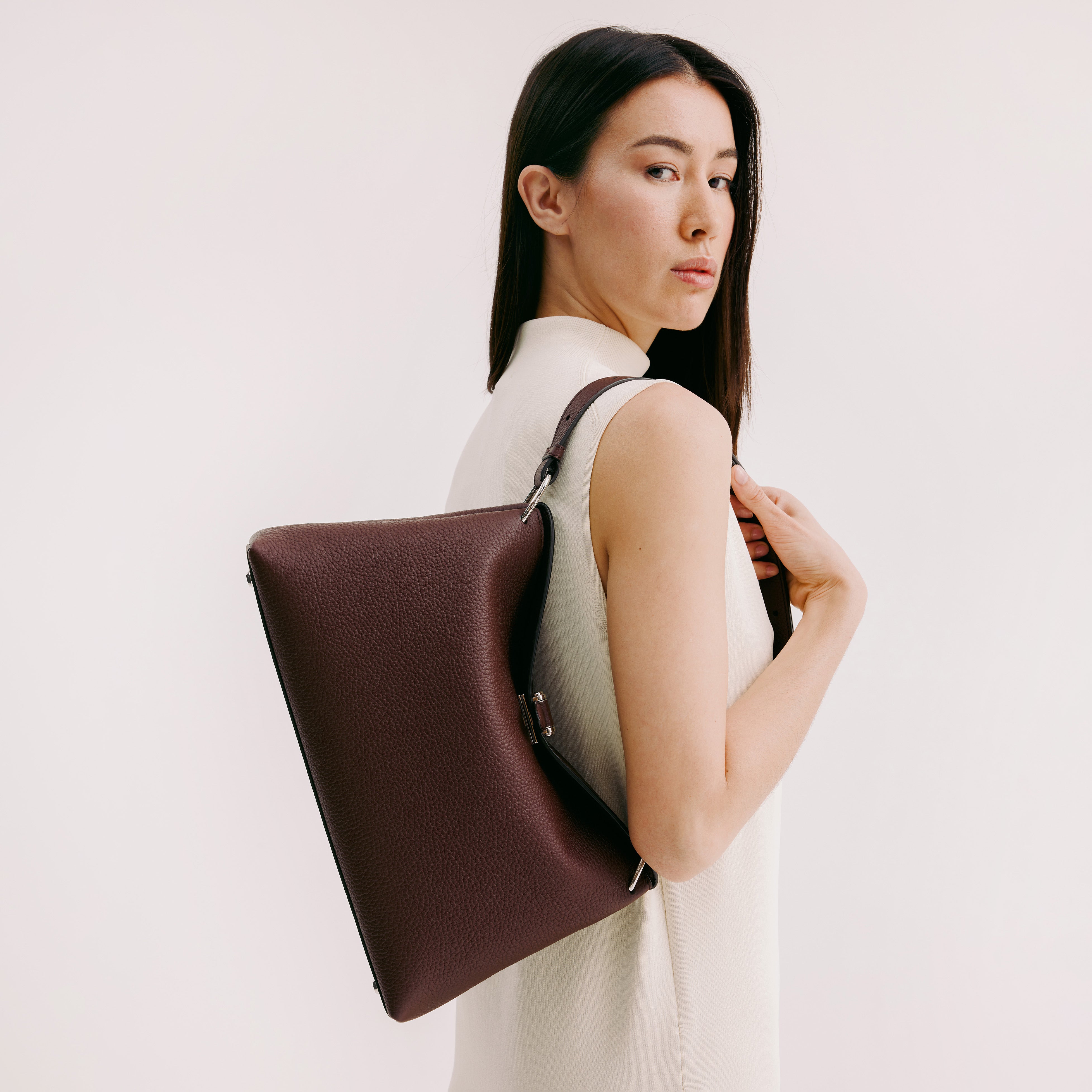 PASSY PM HYBRID HOBO LEDERHANDTASCHE PRUNE