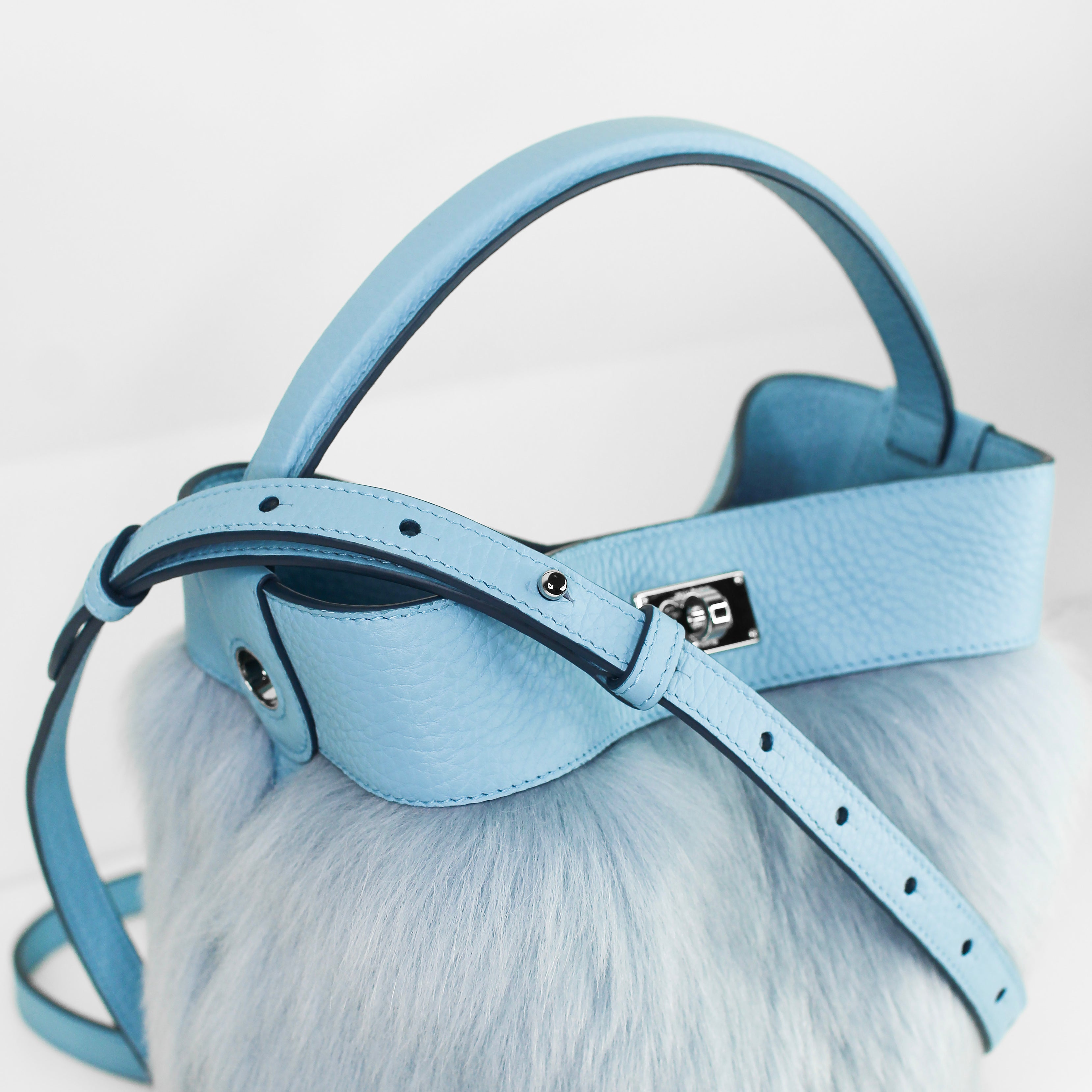 SAC À MAIN EN CUIR ET SHEARLING ODEON MINI CIEL