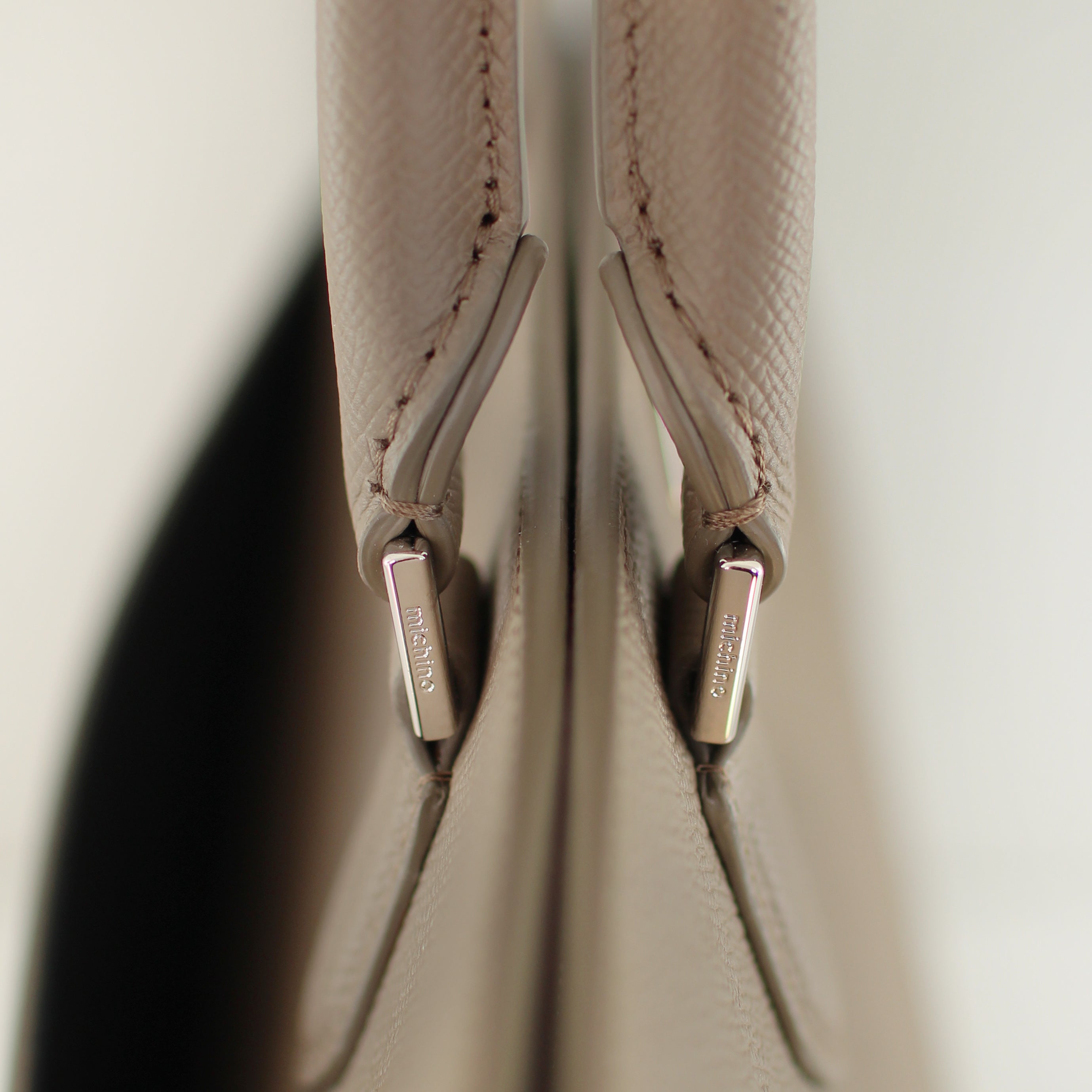 "Archive Event" PORTE-DOCUMENTS EN CUIR HAUSSMANN TAUPE