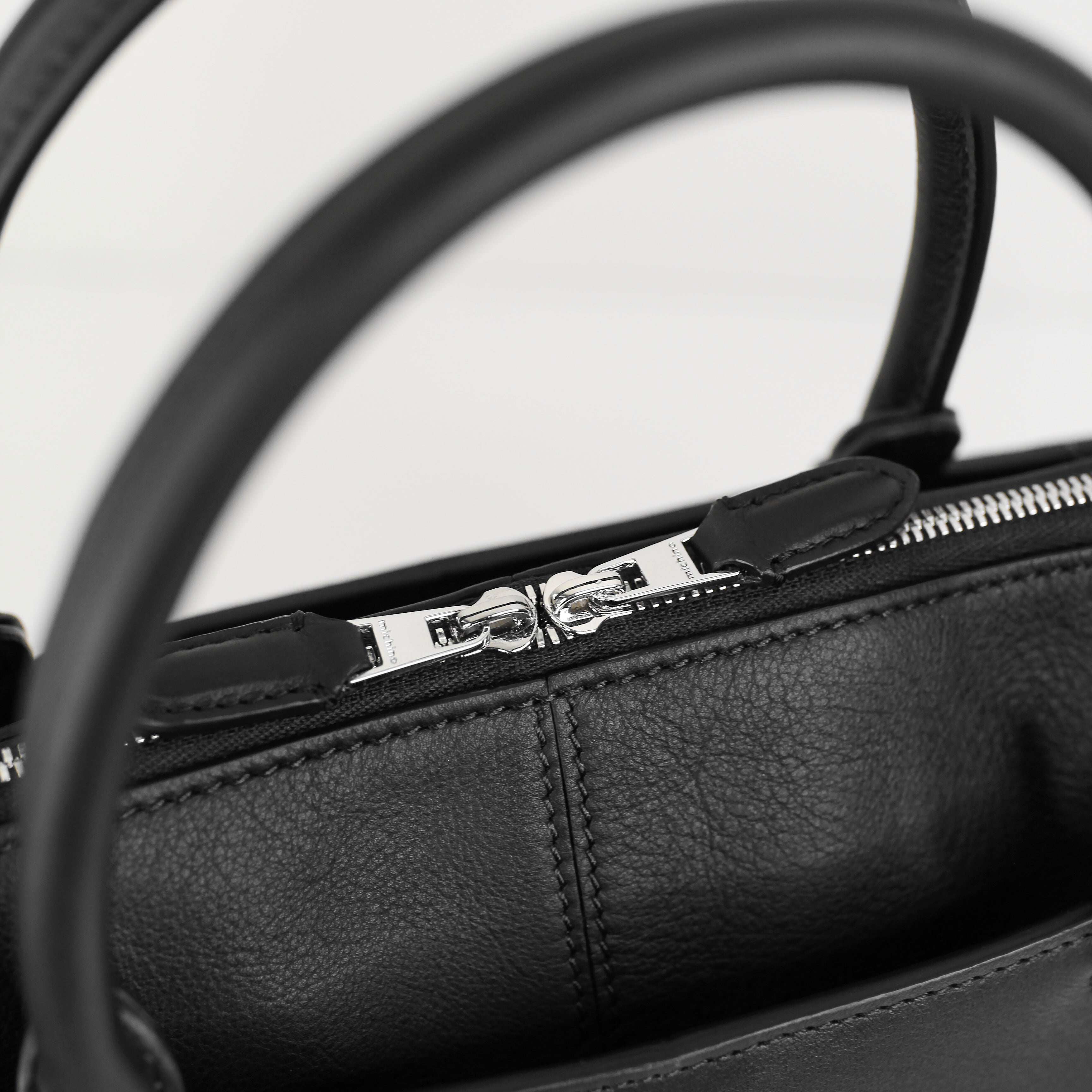 セティエム スモール レザーバッグ ブラック