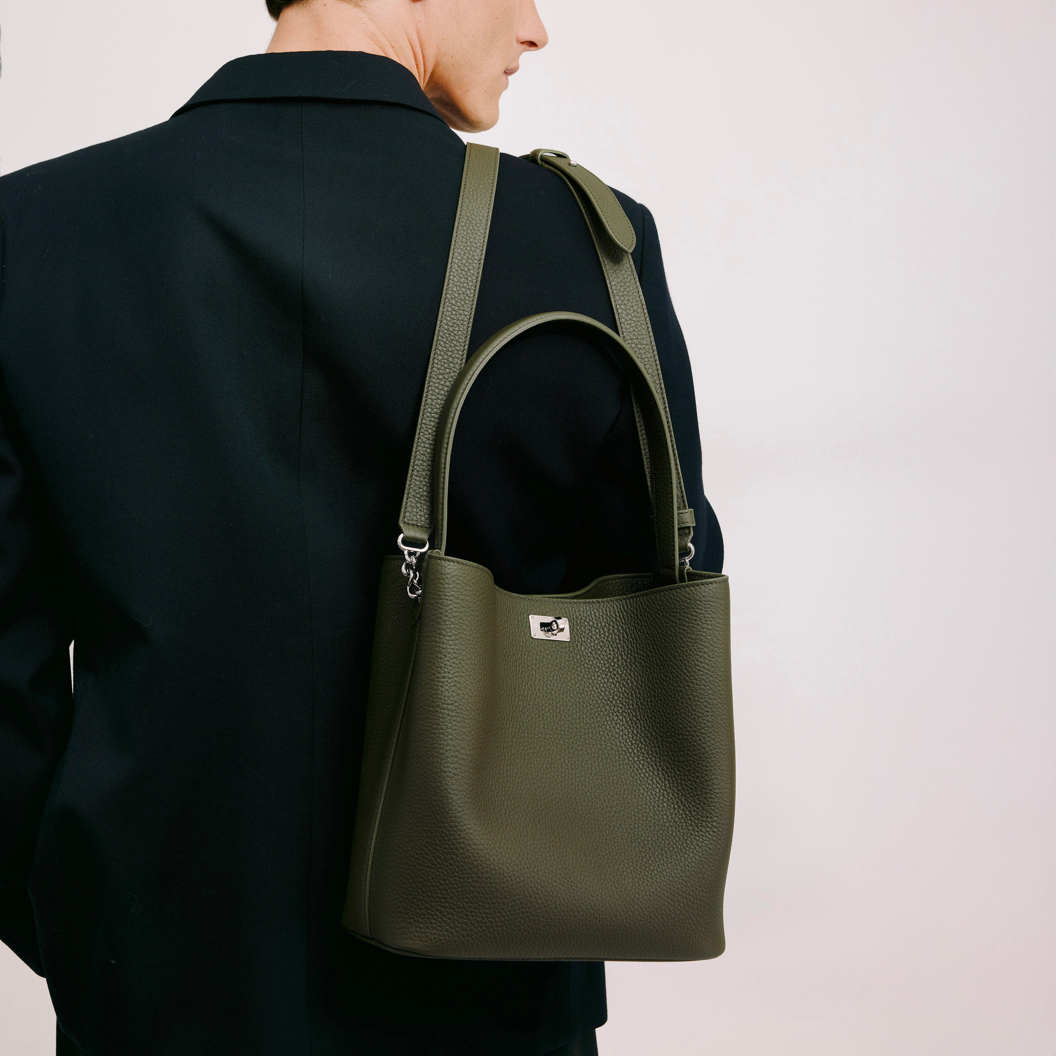 SAC SEAU EN CUIR ODÉON PM KAKI