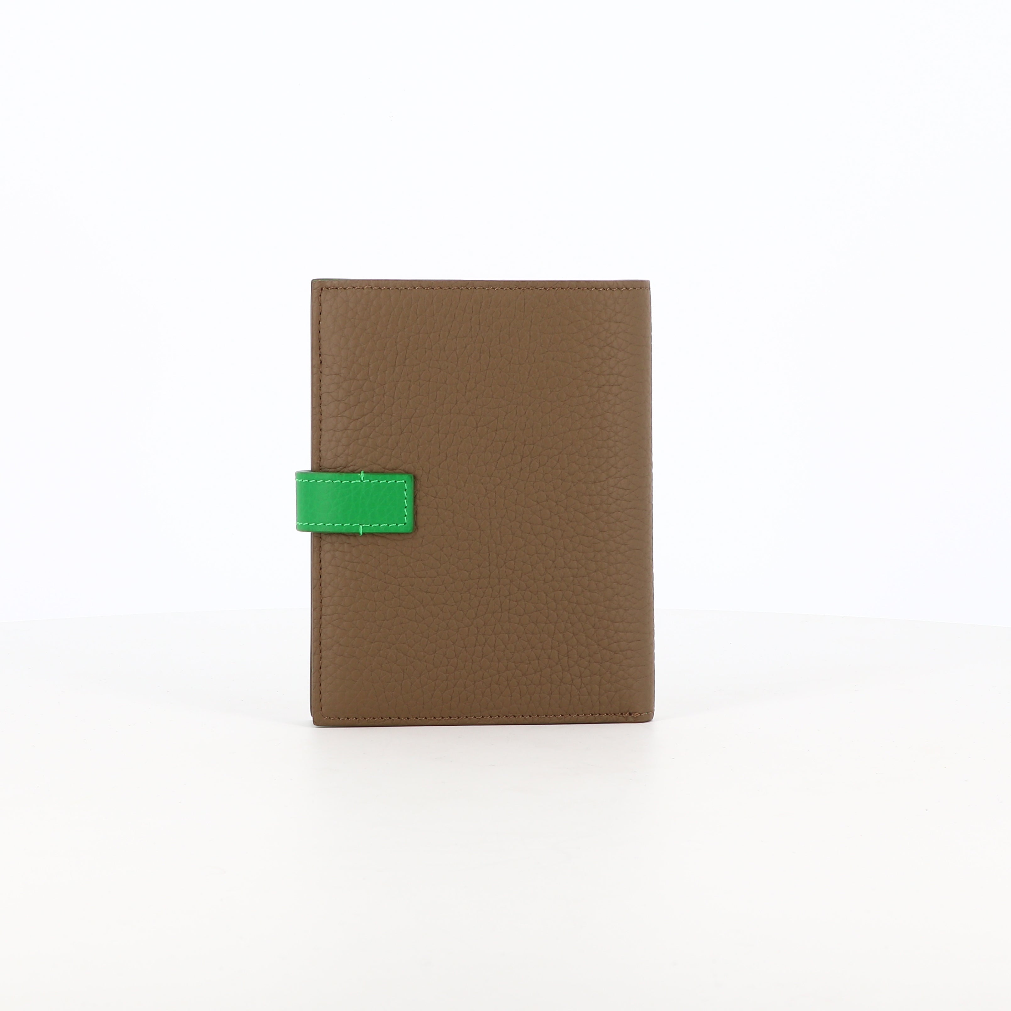 PORTEFEUILLE MOYEN EN CUIR TAUPE / VERT BAMBOU