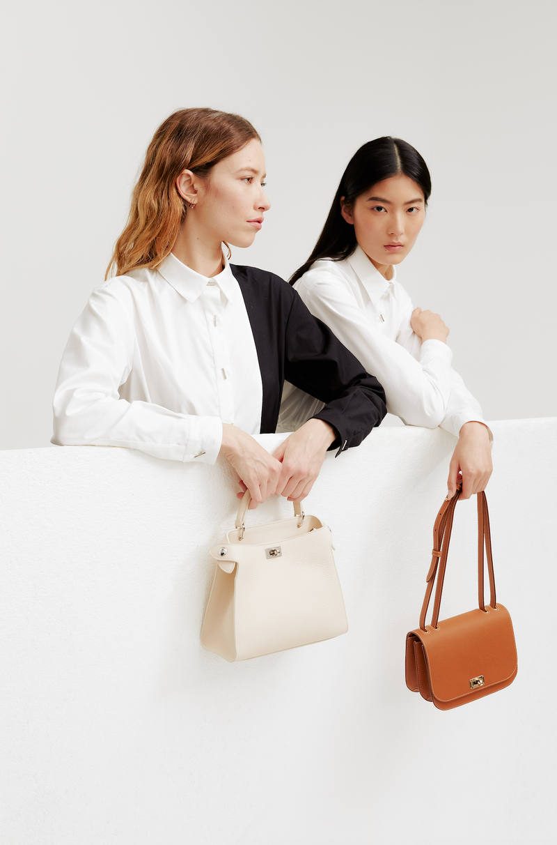 フラップバッグ - エリゼ トープ – Michino Paris フラップバッグ - エリゼ トープ – Michino Paris