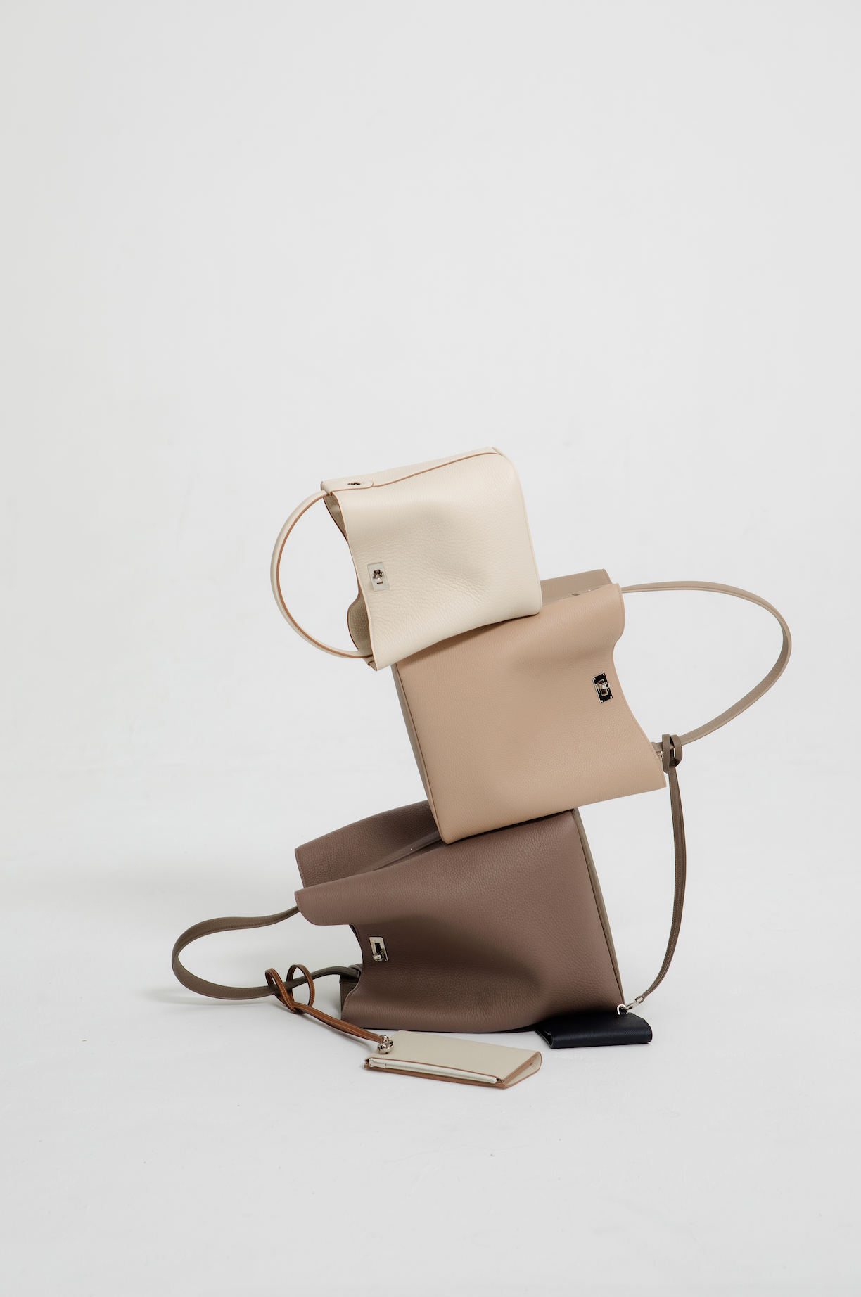 LEATHER BUCKET BAG ODEON MINI SMOKE