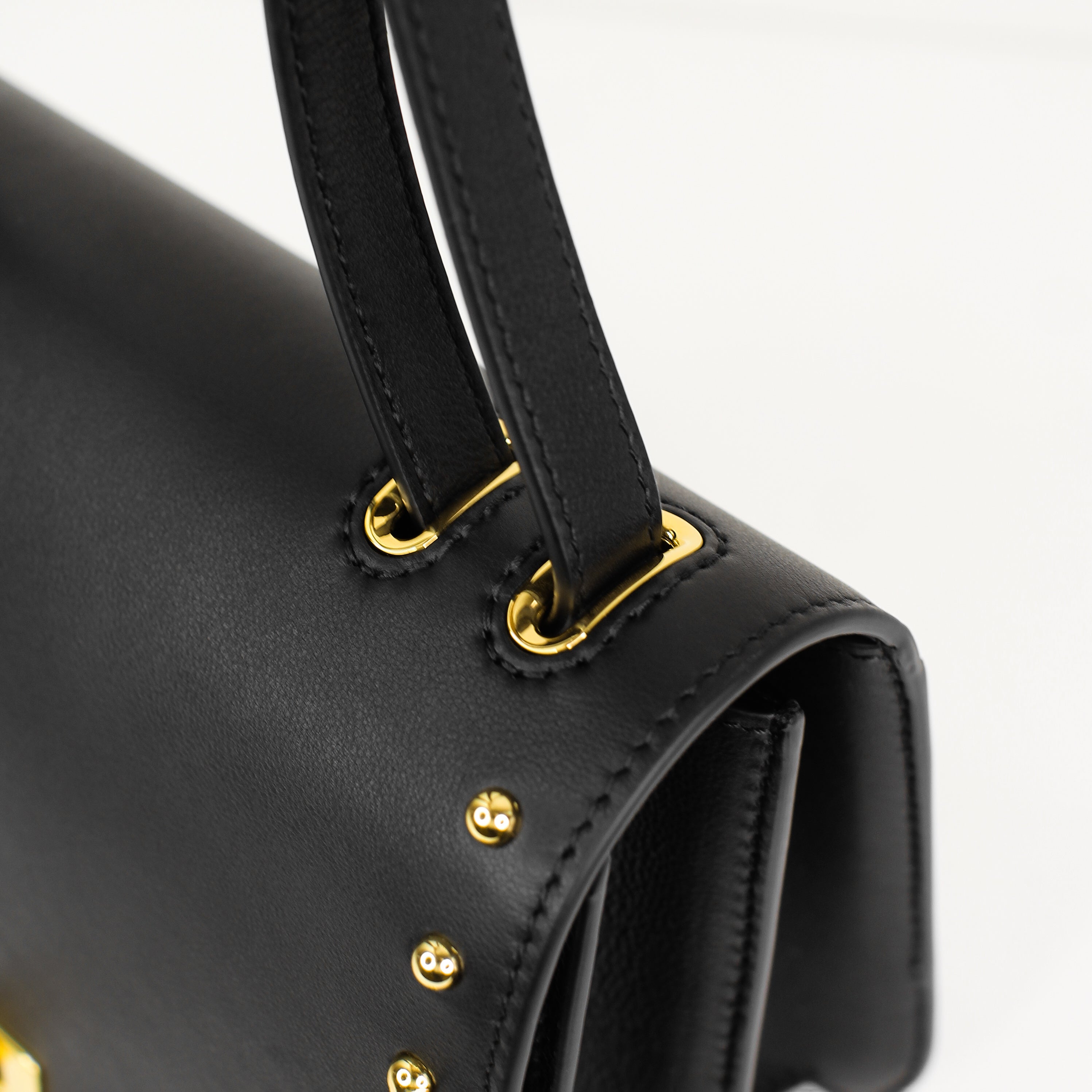 "Archiv-Events" ELYSÉE LEDERTASCHE SCHWARZ GENAGELT