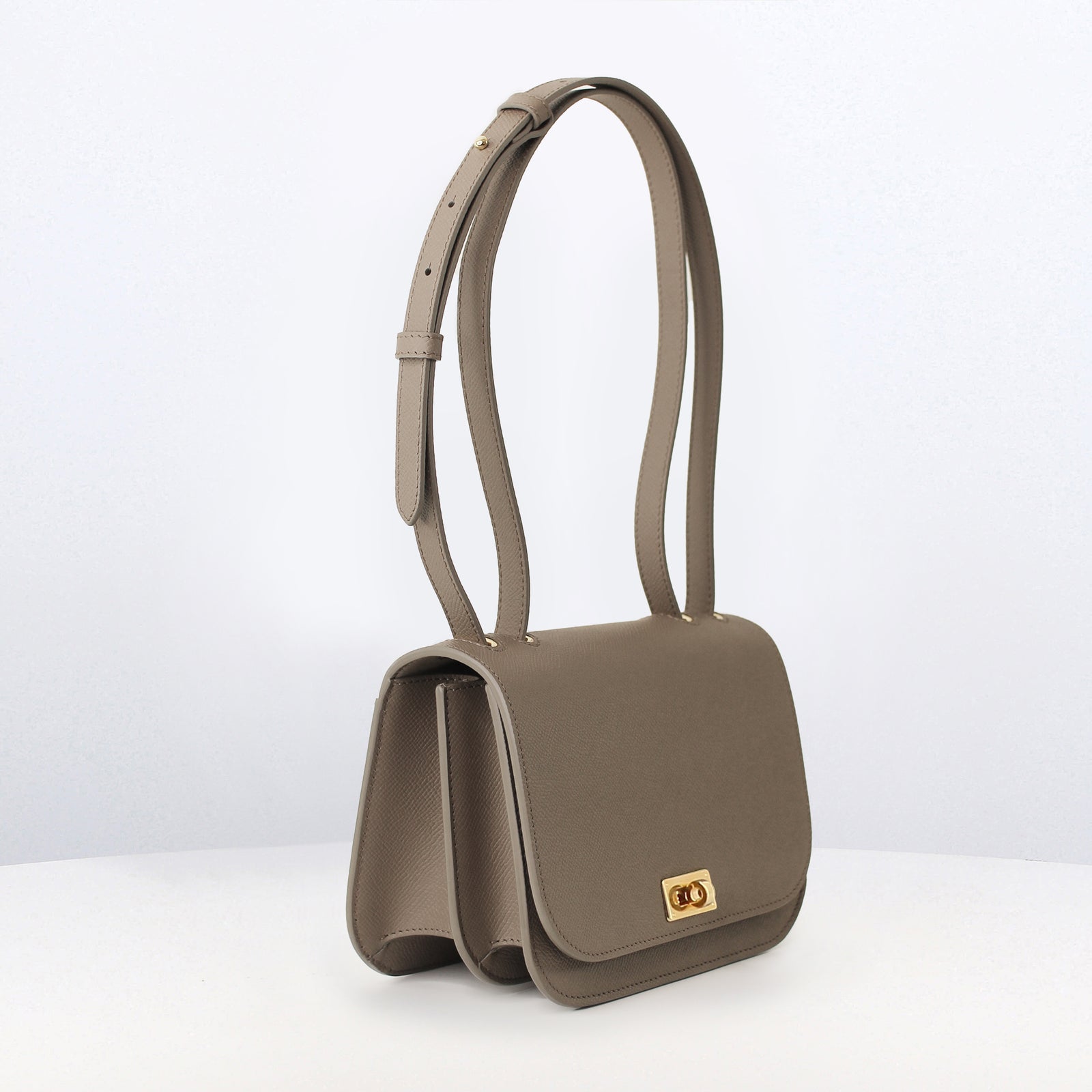フラップバッグ - エリゼ トープ – Michino Paris フラップバッグ - エリゼ トープ – Michino Paris