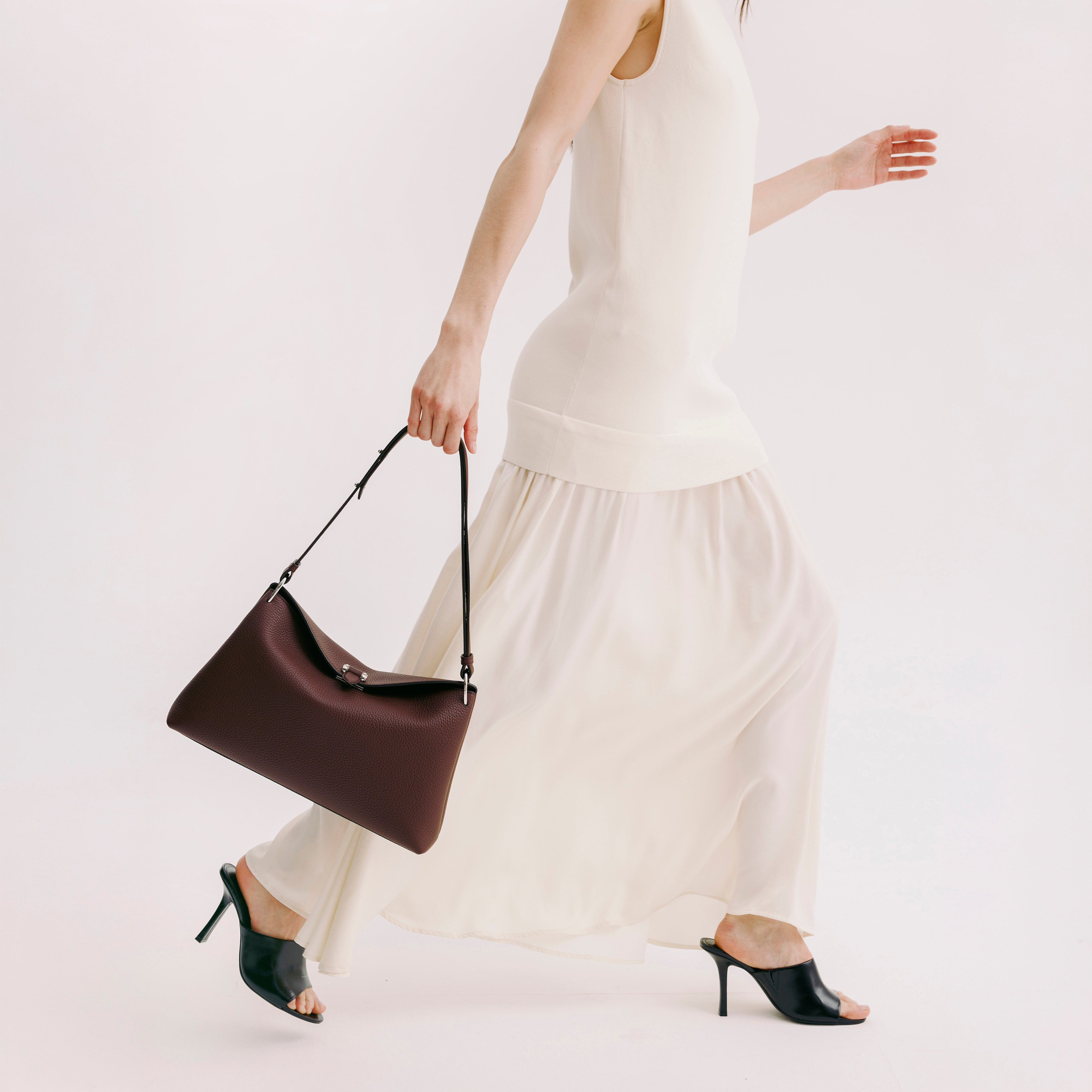 PASSY PM HYBRID HOBO LEDERHANDTASCHE PRUNE