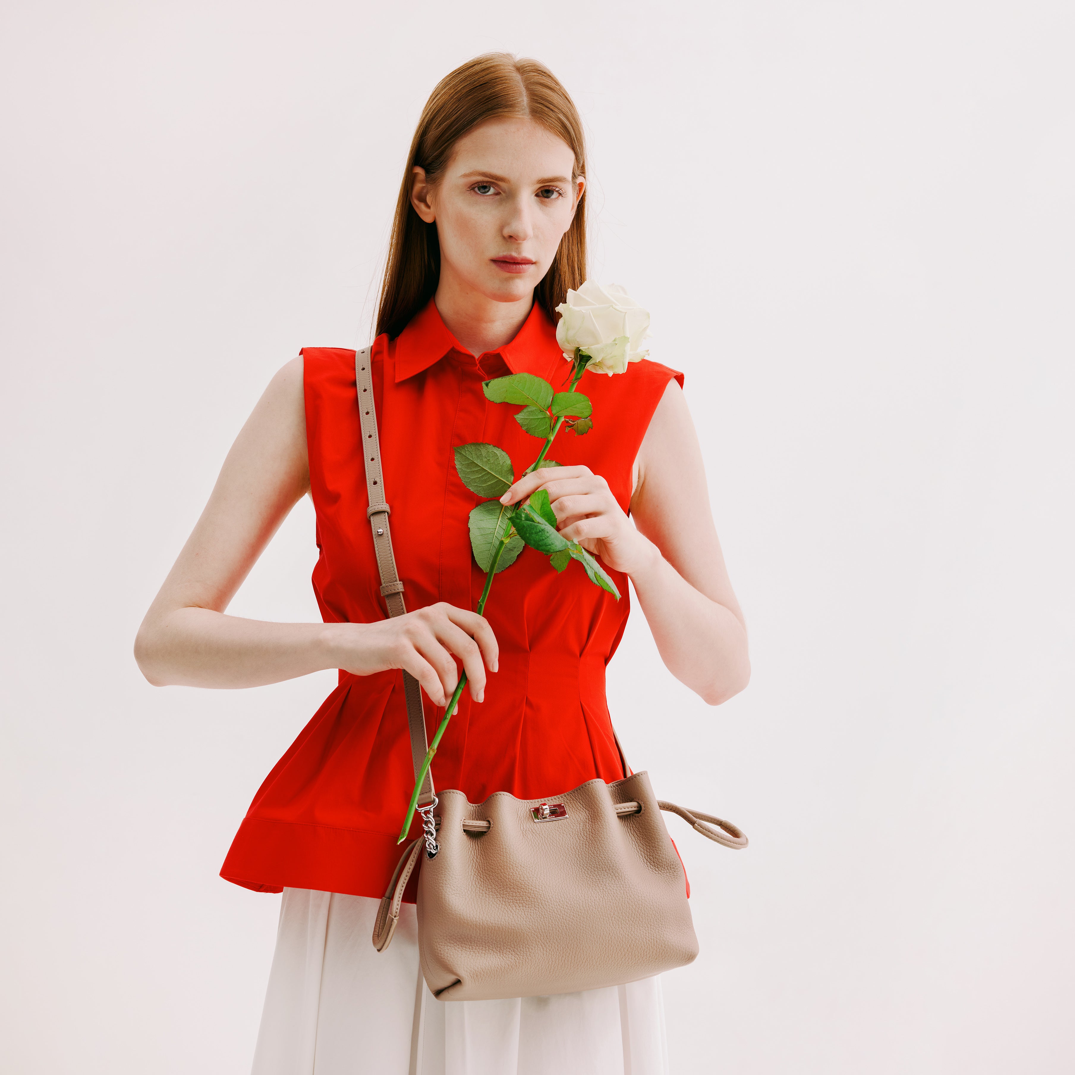 激安お洒落NINA RICCI巾着バッグ NINA RICCI（ニナ・リッチ） 巾着型 ショルダーバッグ ブラウン 茶
