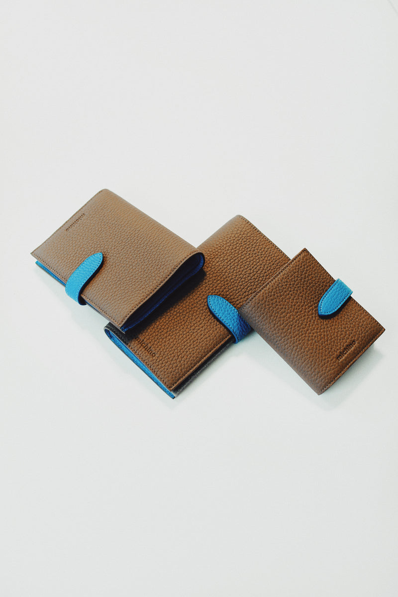 LEATHER BIFOLD WALLET TAUPE / TRANSAT BLUE