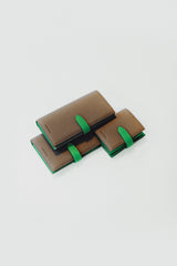 LEATHER MEDIUM WALLET ETAUPE / GREEN BAMBOO
