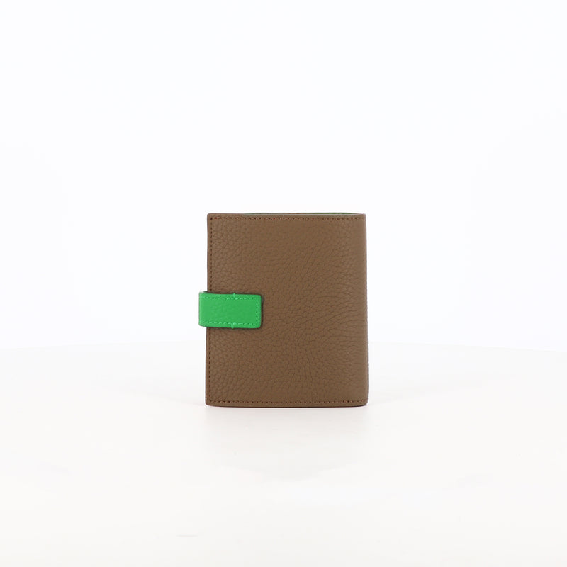 LEATHER BIFOLD WALLET TAUPE / GREEN BAMBOO